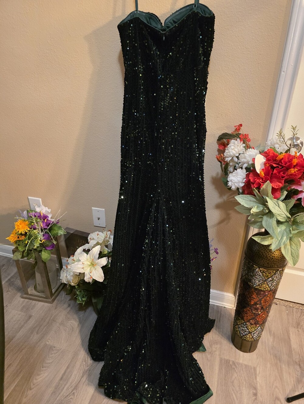 Elegant Black Sequin Strapless Prom Dress